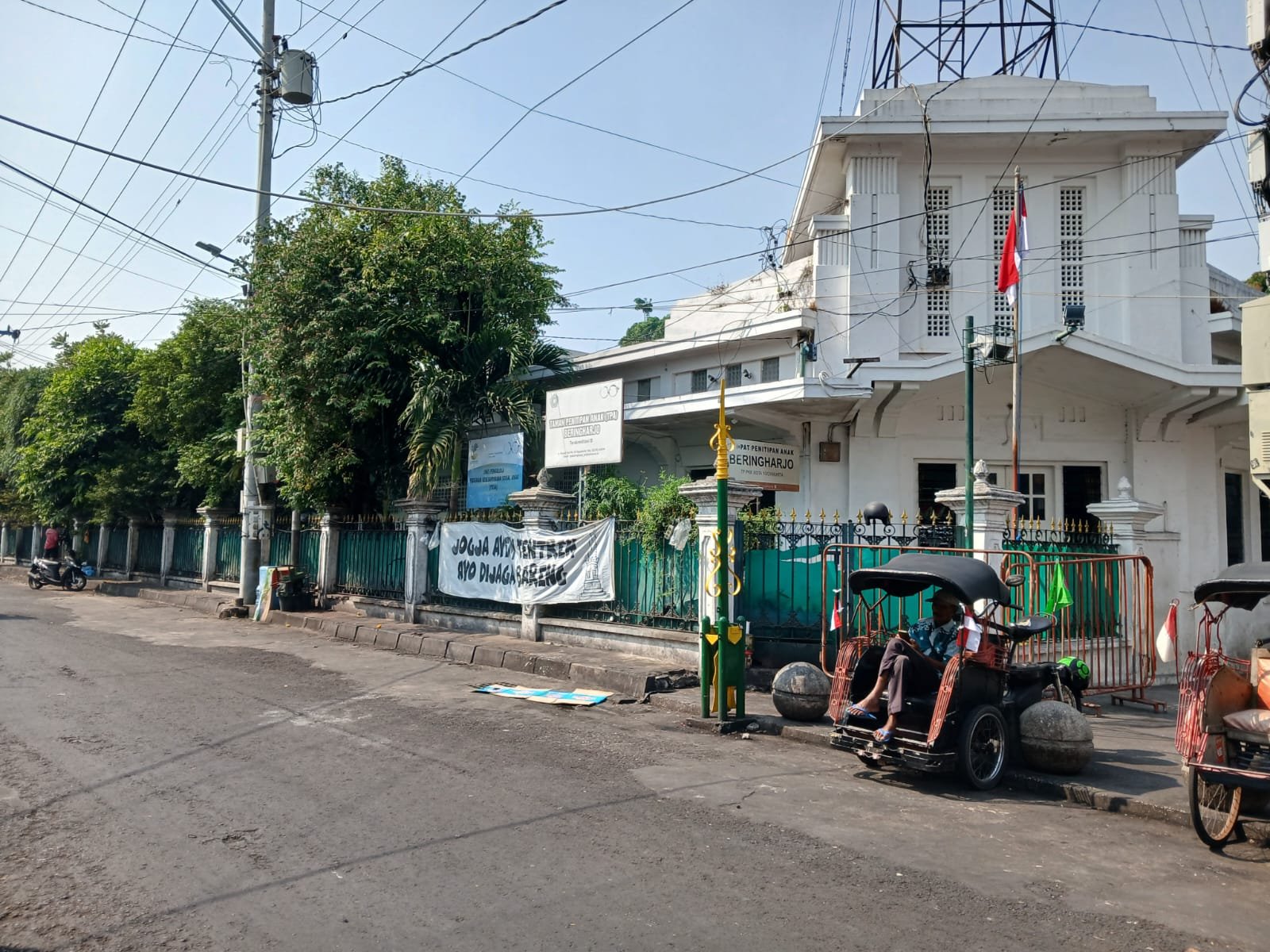 Jalan sirip Malioboro yang saat sedang ditata Pemda DIY menjelang Malioboro jadi full pedestrian akhir November 2026 nanti. (Janasvara.com/Dewi Rukmini)