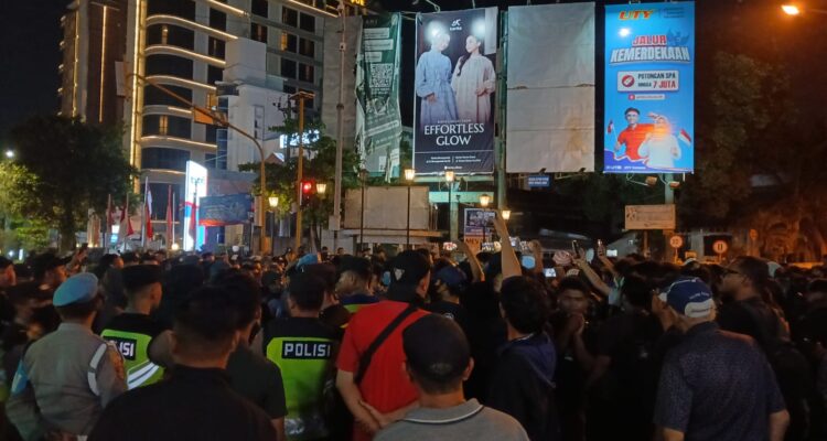 Suasana aksi demonstrasi di Simpang Empat Gramedia, Jalan Jenderal Sudirman, Kota Jogja, pada Selasa (1/9/2026). (Dewi Rukmini)