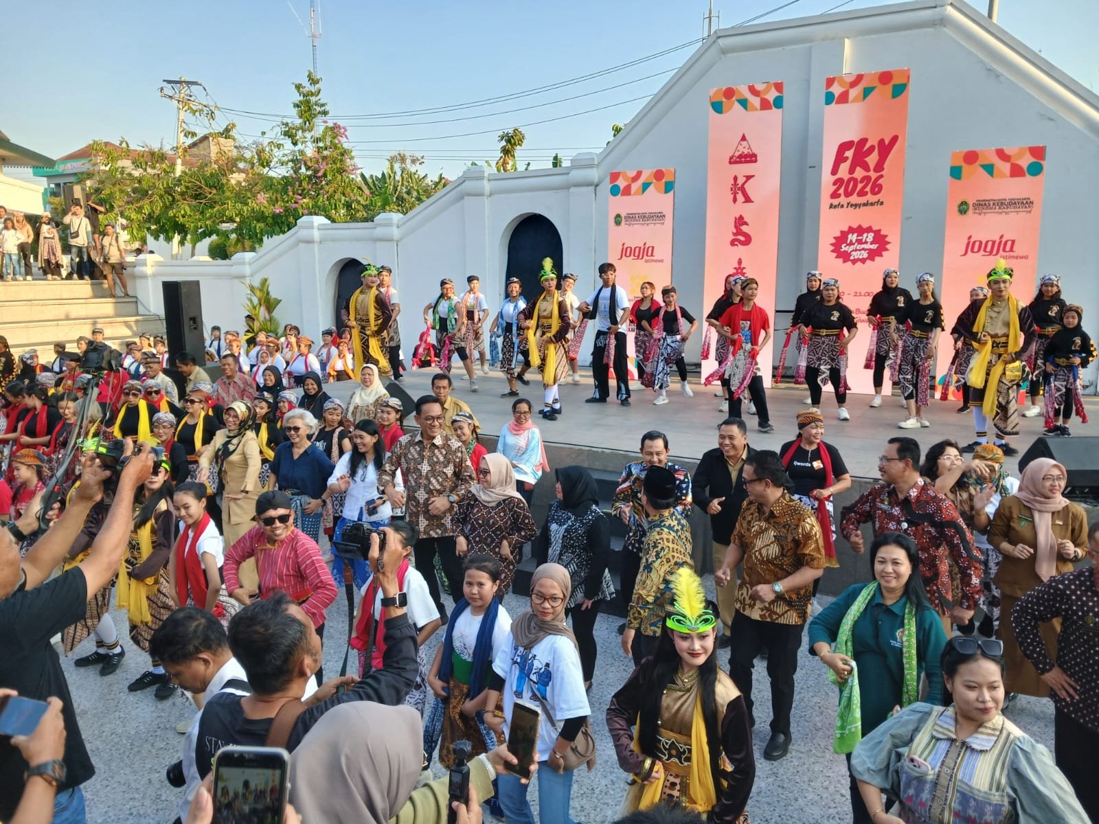 Kemeriahan pembukaan Festival Kebudayaan Yogyakarta (FKY) Kota Jogja di Taman Budaya Embung Giwangan, Kota Jogja, pada Senin (14/9/2026) sore. (Dewi Rukmini)