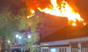 hamzah batik terbakar